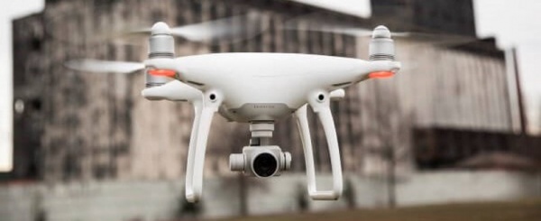 dji-phantom-4-in-volo