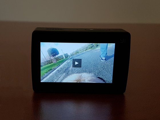 yi 4k plus recensione display