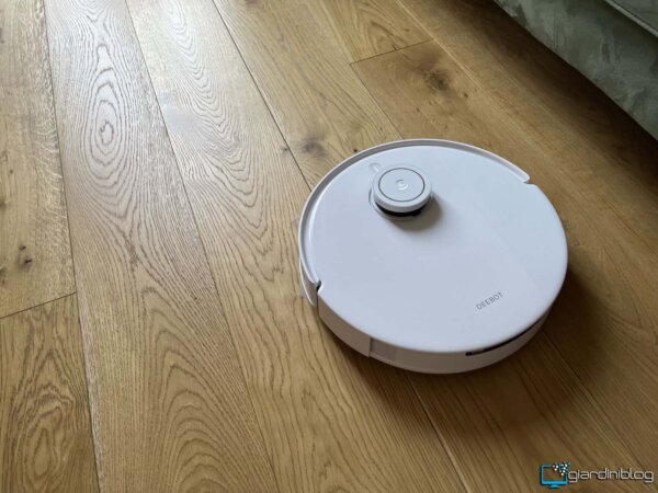 Ecovacs Deebot T10 Turbo Pulizia In Corso