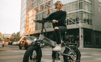 PVY Z20 Plus, una bici elettrica urbana potente con doppia sospensione a un prezzo imbattibile