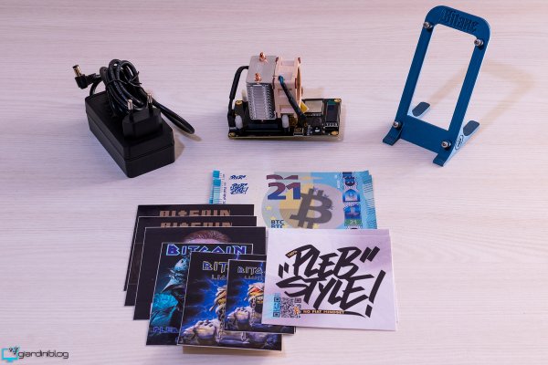 Bitaxe Gamma 601 Unboxing