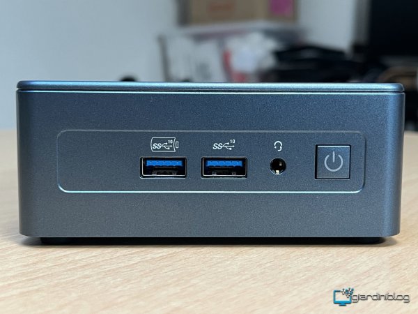 Vista Frontale Del Mini PC