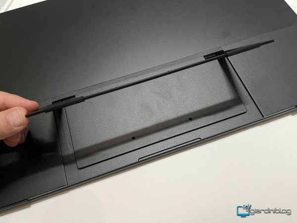Supporto Stand Integrato Con Monitor Portatile