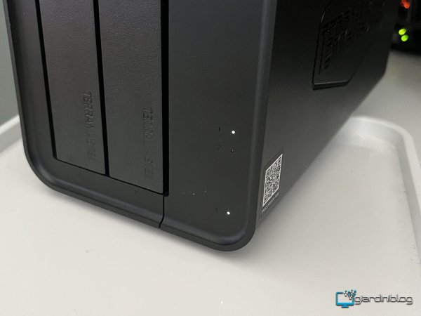 Dettaglio LED Di TerraMaster F2 425
