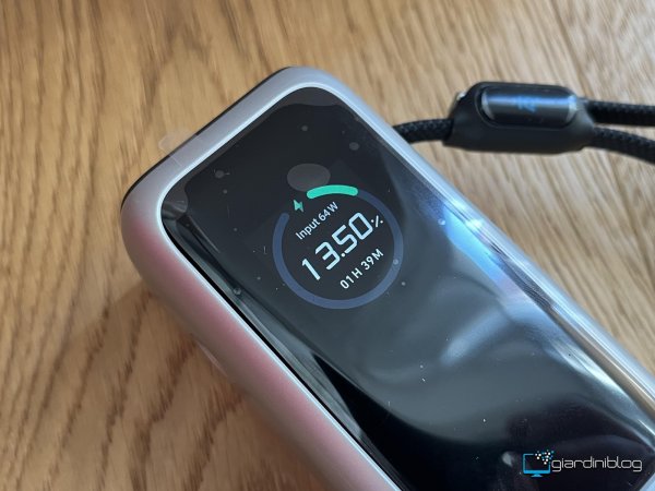 Display OLED Anker Zolo Power Bank 25000mAh