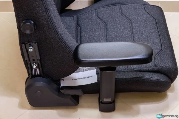 DXRACER Master Montaggio 4