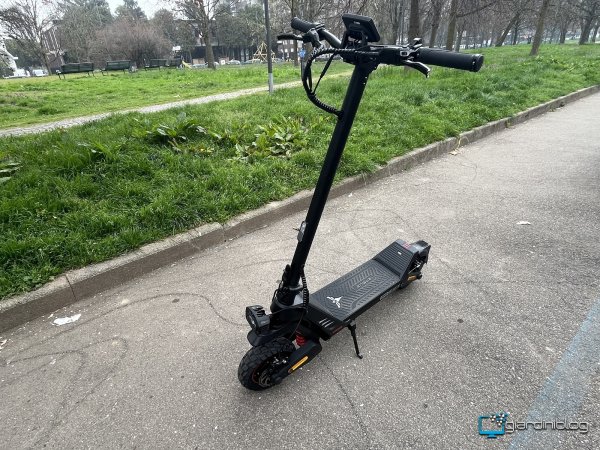 Monopattino In Fase Di Test Y1000 Di ENGWE