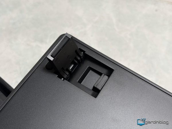 Dongle Sotto Il Piedino TH65
